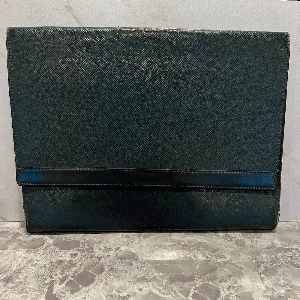 Louis Vuitton taiga document case clutch green